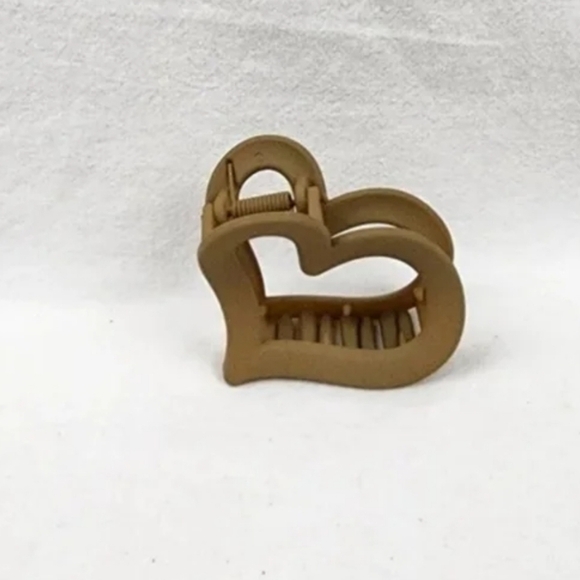 Heart Claw Clip Hair Accessories - Picture 2 of 4